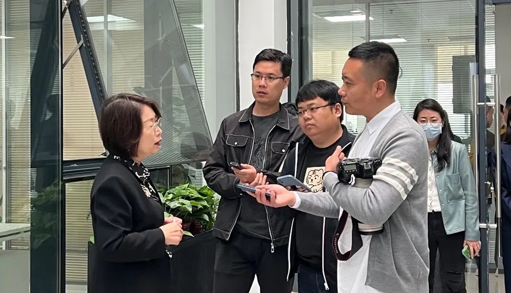 巾帼奋进新征程，妇联媒体采访团走进尊龙凯时人生就是搏科技