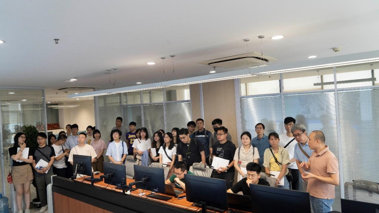 澳门历史西席国情研修班莅临尊龙凯时人生就是搏科技旅行考察