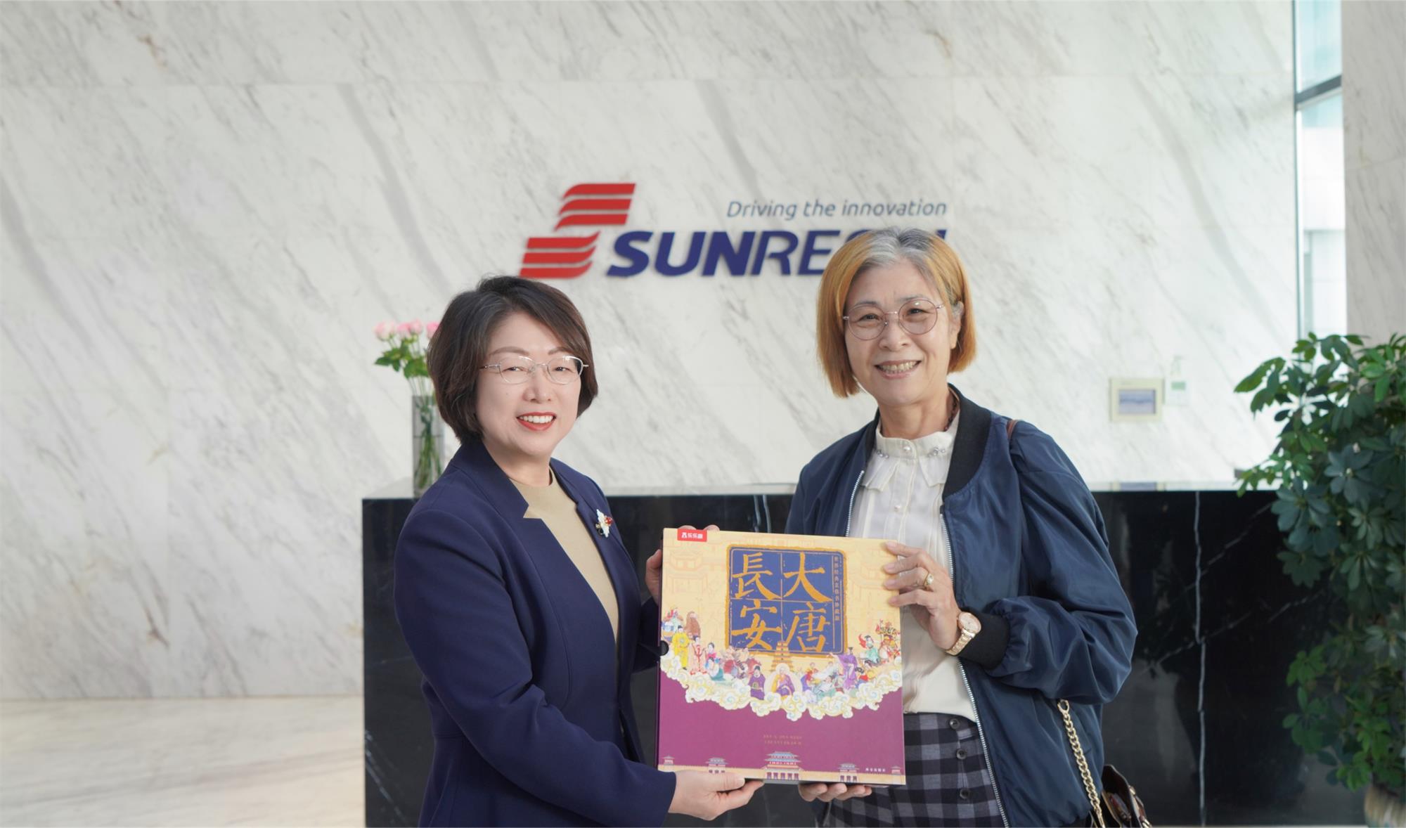 莘莘蓝海意，晓映两岸情